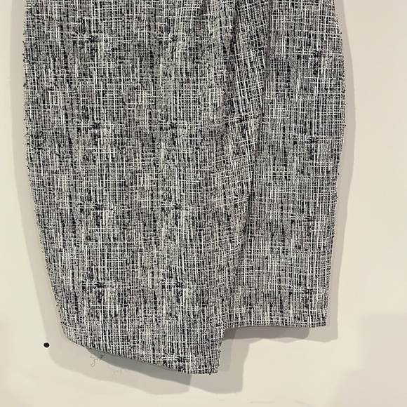 EXPRESS Tweed Wrap Fit & Flare Dress Womens Medium Black White V-Neck Textured - Picture 4 of 9